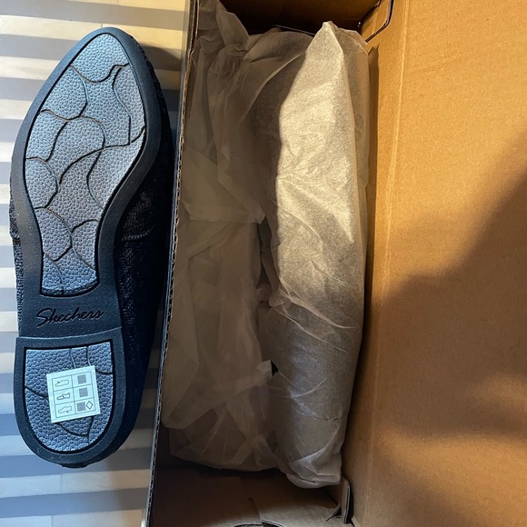 New Skechers Women's Cleo Newford Scalloped Knit Skimmer. Size 7.5 brand new! - Picture 1 of 4